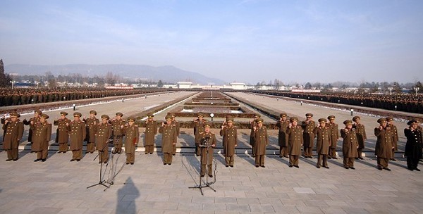 北朝鮮の党・軍幹部が正恩氏に忠誠、金正日氏追悼大会で