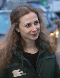 「暴徒罪」反プーチン女性バンド、恩赦で釈放