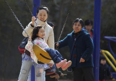 中国の一人っ子政策、来年初めから緩和へ