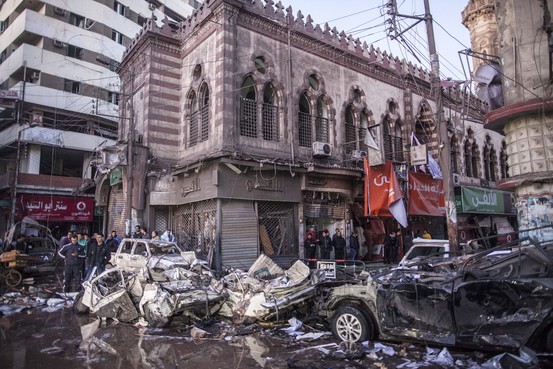 エジプトの警察爆破テロ、当局のムスリム同胞団の犯行との断定に疑問も
