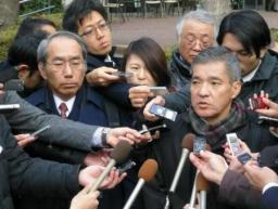 沖縄知事、埋め立てを承認 辺野古移設、年度内に設計契約