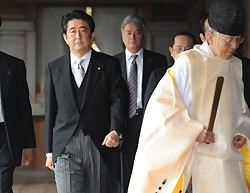 Ｌｉｓｔｅｎｉｎｇ:社説：安倍首相が靖国参拝 外交孤立招く誤った道