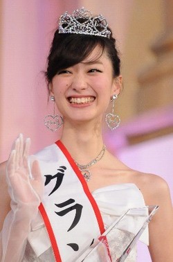 ミスキャン女王に立大３年の鎌田あゆみさん