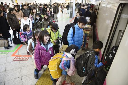 ９連休も後押し…成田空港で出国ラッシュピーク