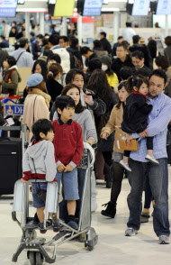 成田空港で出国ピーク 欧州など長距離路線人気