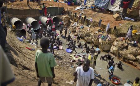 南スーダン危機で地域機構が介入警告、武器放棄求め