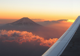 47NEWS ＞ 共同ニュース ＞ 空から雲海染める初日の出 ジャンボから富士山望む