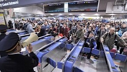 火災:東京・有楽町駅前で 新幹線１０６本運休、５９万人に影響