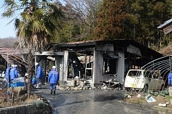 民家火災:木造２階建て全焼で３人死亡 福島・郡山市