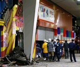 東京・有楽町駅前火災:火元は水槽配線 パチンコ店、通路に設置