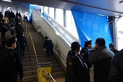 武蔵小杉駅:転倒で１人重傷、９人軽傷