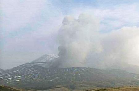 阿蘇山の中岳、２年７カ月ぶり小噴火