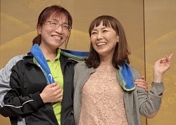 芥川・直木賞:芥川賞小山田さん、直木賞朝井さん姫野さん