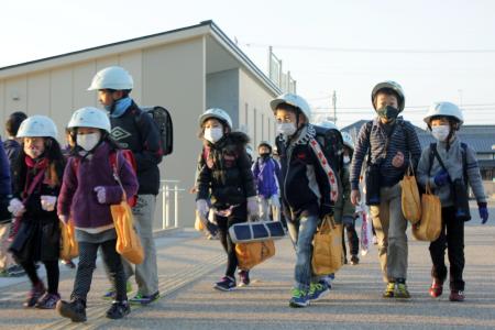 集団食中毒の小学校 授業再開