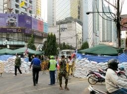 タイの非常事態宣言初日、治安部隊は静観