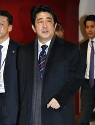 アベノミクス推進強調、ダボス会議で首相講演