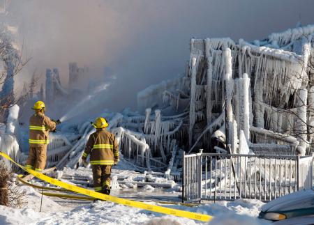 カナダ:ケベックの老人施設で火災 １０人死亡２２人不明