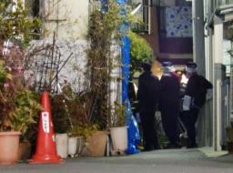 屋外に玄関の鍵、施錠し逃走か…９８歳女性絞殺