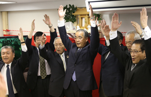 長崎県知事に中村氏再選