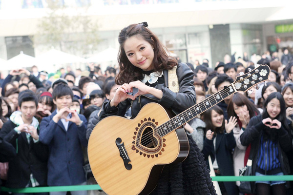 【イベントレポート】chay、ラゾーナ川崎プラザに登場「かわいい！」