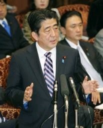 安倍首相、解釈改憲に意欲＝自衛権行使の「選択肢必要」—参院予算委