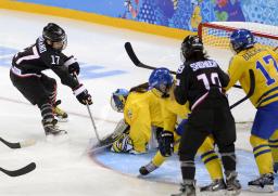 モーグル上村４位、メダル届かず アイスホッケー女子は初戦黒星