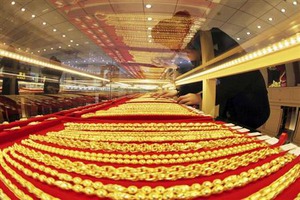 中国の金消費量が昨年初めて1000トン超す、生産量6％増