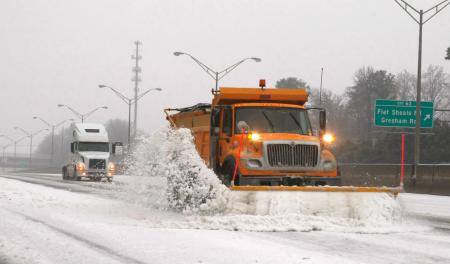 米南部、大寒波で１１人死亡 首都政府機関も雪で閉鎖