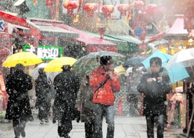 列島各地また大雪 東北も１６日にかけて警戒 風も強まる