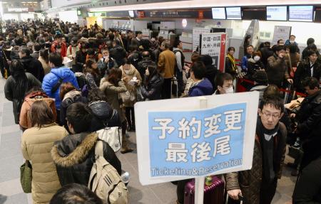 空の便では9万人影響 高速道路は通行止めも