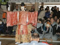 田楽と能の舞 五穀豊穣願う…池田・鵜甘神社