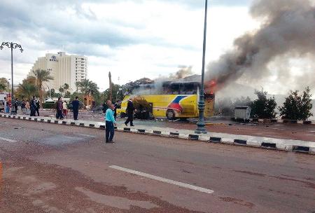 韓国人観光客のバスが爆発、４人死亡 エジプト