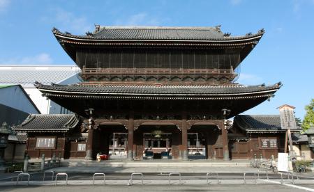 東本願寺 御影堂門国内最大２６.８９７メートル