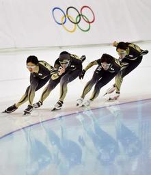 日本、準決勝へ…スケート女子団体追い抜き