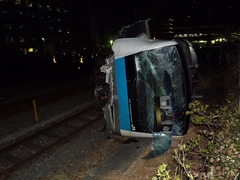 京浜東北線の回送電車が脱線転覆、蒲田～鶴見間運転見合わせ