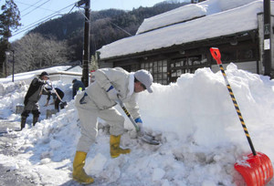 大雪被害:知事、秩父市など視察 陸自災害派遣、要請の経緯を説明 ／埼玉