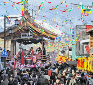 福井）勝山左義長まつり、３００年続く伝統の祭り