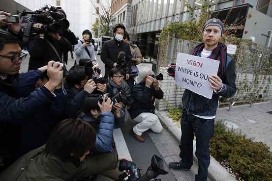 日本の規制当局、ビットコイン騒動を注視