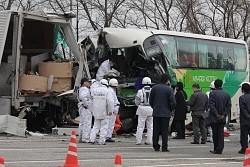 北陸道バス事故:運転手、意識ない状態でハンドル