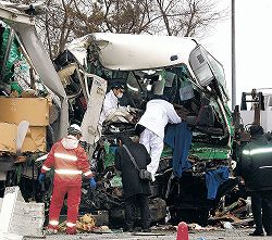 富山）乗客ら、言葉少なく 北陸道の夜行バス事故