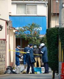 殺人未遂の疑い、近所の６１歳逮捕 「１０年来の恨み」