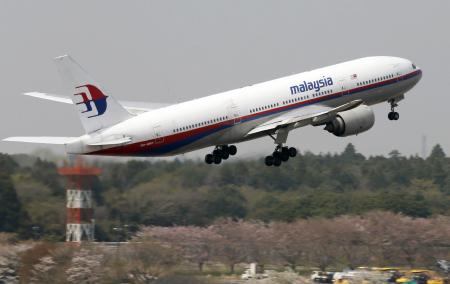 マレーシア機、捜索続く 偽名旅券の２人、アジア系か