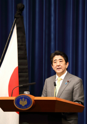 東日本大震災:首相「来春までに常磐道開通」