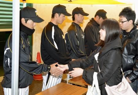 阪神選手会、復興支援に募金活動