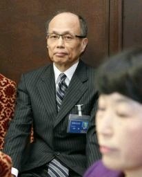 小松一郎内閣法制局長官、直接謝罪の場で再び口論