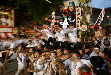 ユネスコ文化遺産に祭り３２件、まとめて提案