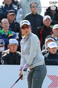 藤本ら３人が首位＝森田は１２位スタート－プロギア女子ゴルフ