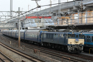 「あけぼの」上野駅に最後の到着 鉄道ファンらお出迎え