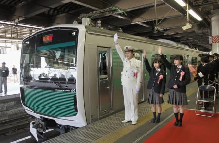 国内初の蓄電池電車アキュム、ＪＲ烏山線でＧＯ