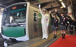 蓄電池駆動電車:ＡＣＣＵＭ、国内初の営業運転 烏山線